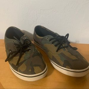 Camo vans size 9